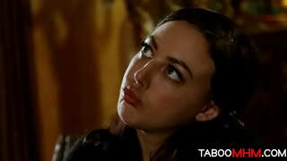 Отец-пасынок трахает свою падчерицу как учитель, который наказывает шлюшку-школьницу