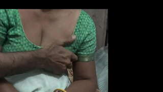 ���ັ້ນຕອນບ້ານມອມຂອງນາງ horny ລູກຊາຍເຫດດຽວນອນ